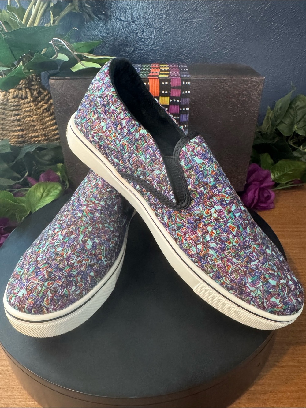 NIB bernie mev. Verona Paisley Slip On Sneaker Size 9 EU 40